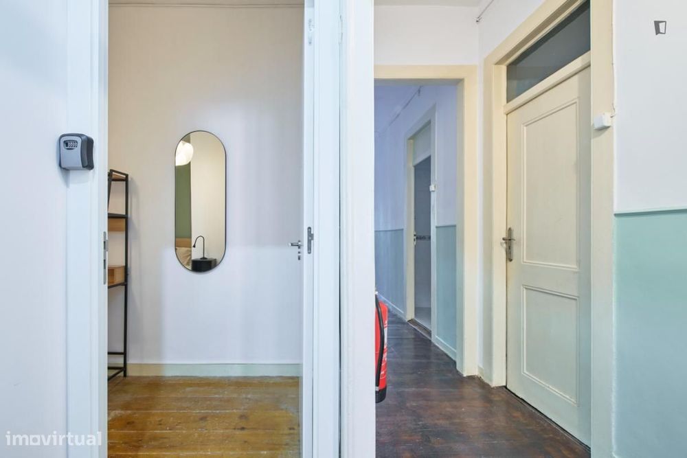 Quarto - localizado em São Bento Lisbon