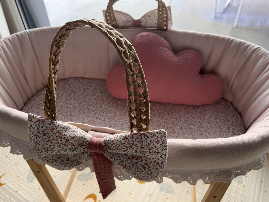 Alcofa e suporte com baloiço