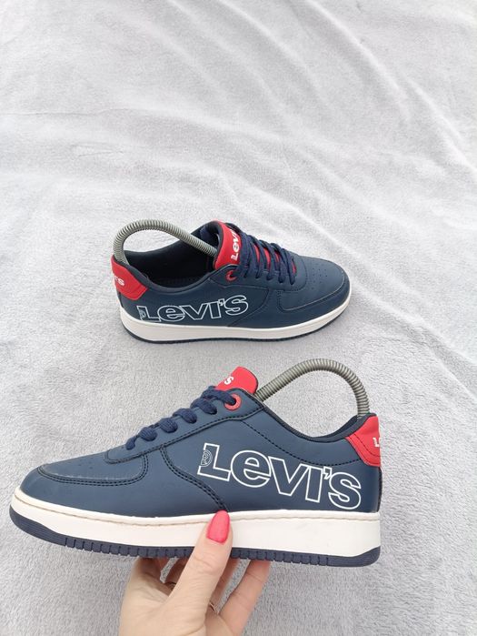 Женские кроссовки Levis р36.5
