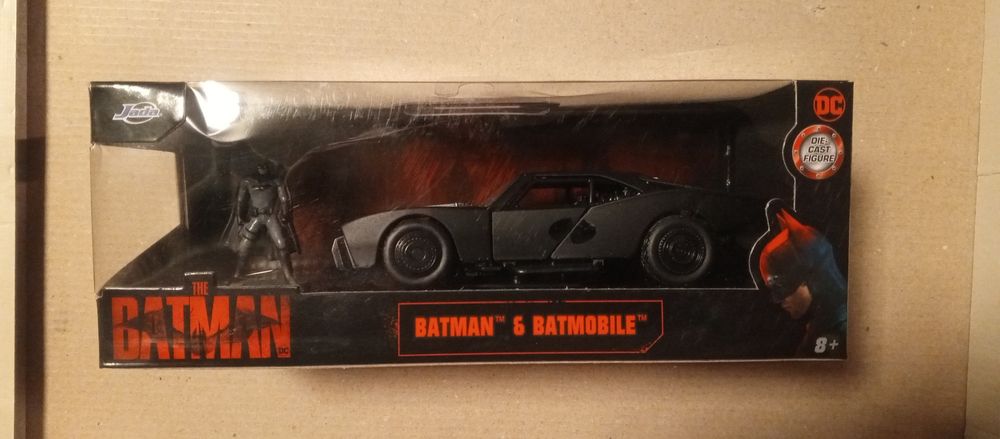 THE BATMAN 2022 pojazd Batmobile, Samochód + Figurka