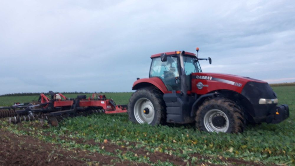 Case IH Magnum 315 New Holland T8
