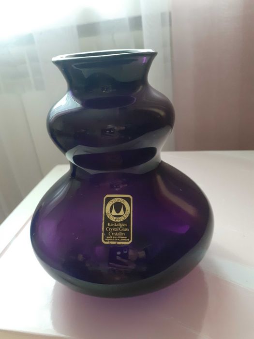 Fioletowy wazon szklany