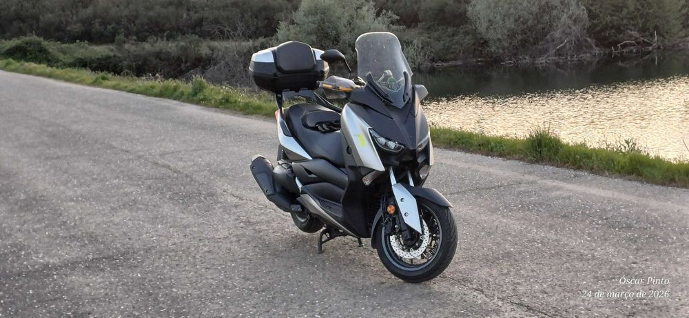 Vendo Moto Yamaha X-MAX 400 como nova . 12000 km