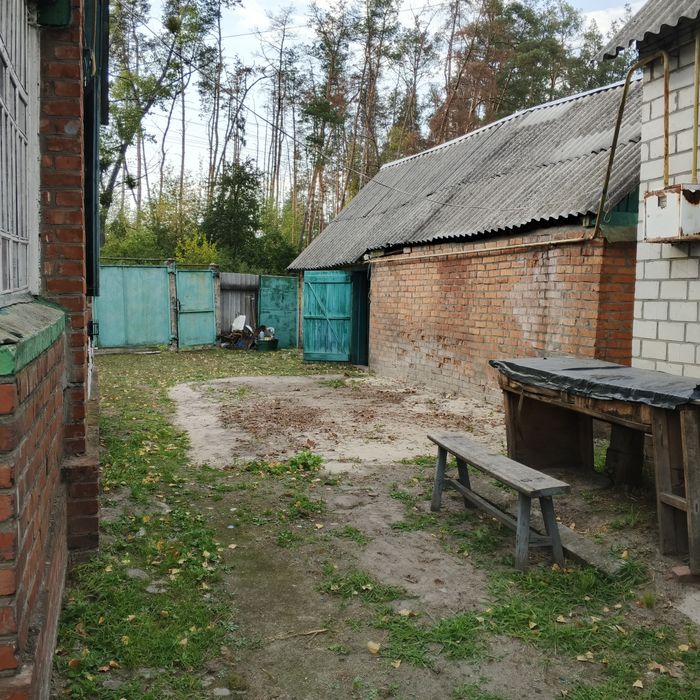 Продаю 2 уютных жилых дома на участке 20 соток г.Мерефа в сосновом бор