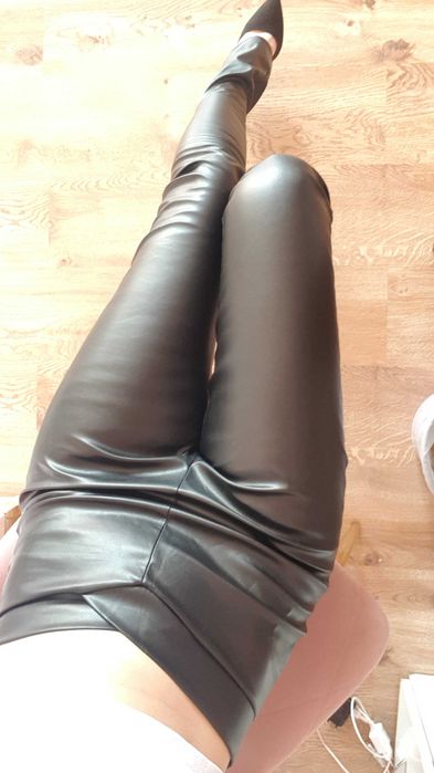 Woskowane skórzane leginsy dzwony rozszerzona nogawka