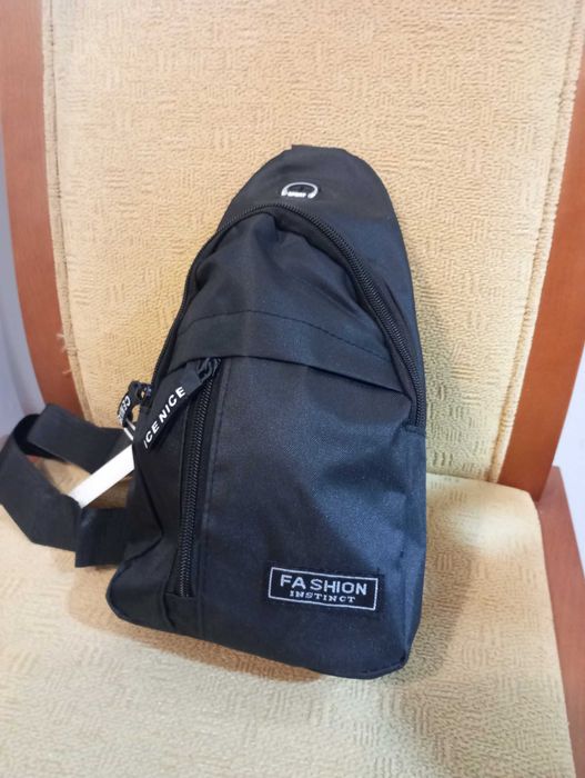 Pequena Bolsa preta e cinza uni.