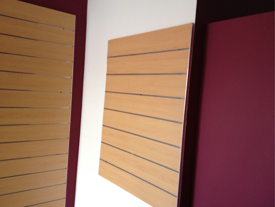 Expositor loja multipainel com ganchos e prateleiras