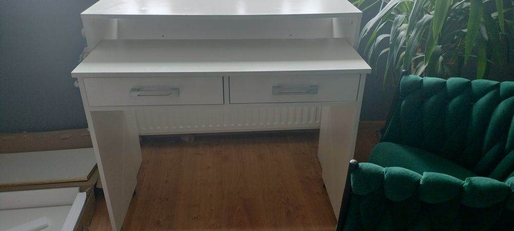 Toaletka,biurko wysuwane biale