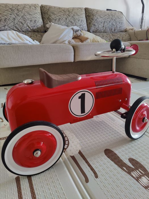 Carrinho vermelho brincar vintage