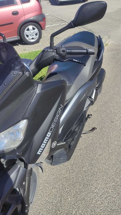 Yamanha Xmax 250 Momodesign