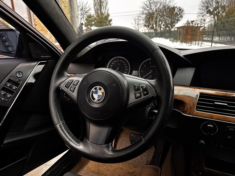 BMW 5 Series E60 Автомат, гарний стан, гарна техніка.