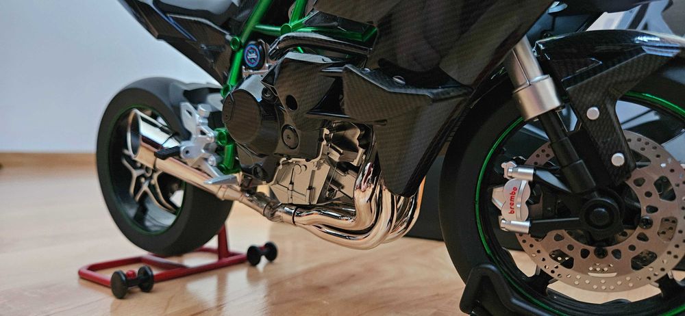 Kawasaki Ninja H2R model w skali 1:6- LED, Dymienie, dźwięki silnika
