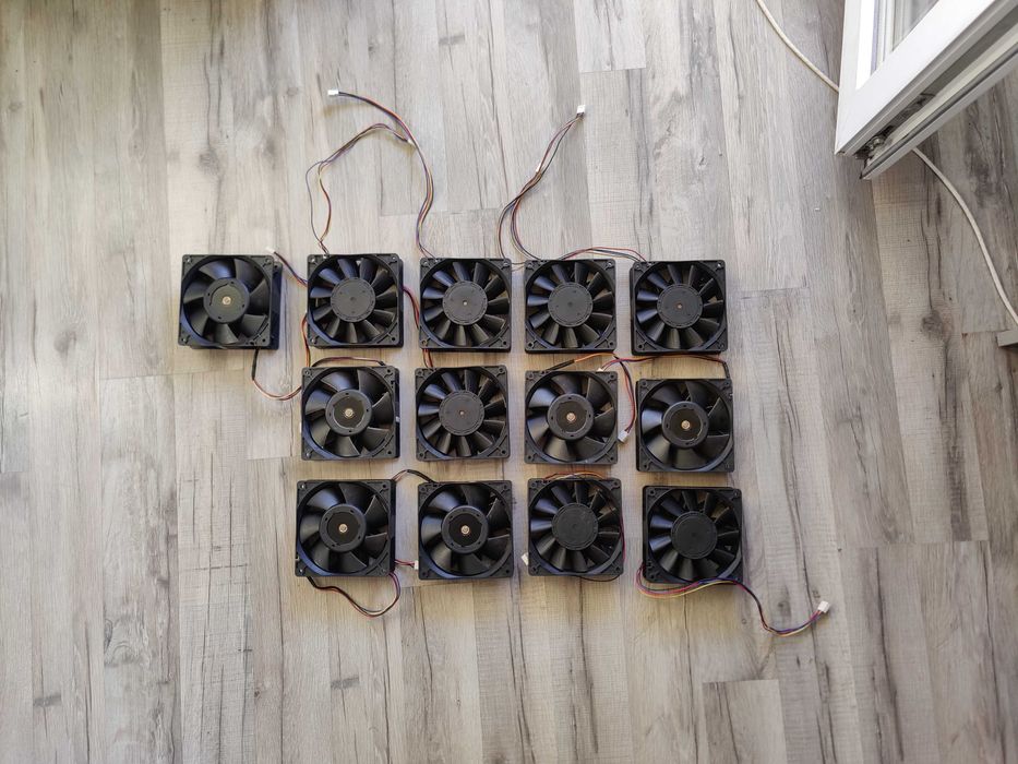 Вентилятори серверні Delta PFC1212DE (12V, 4.8A 12cm) 4 pin RPM 5500об