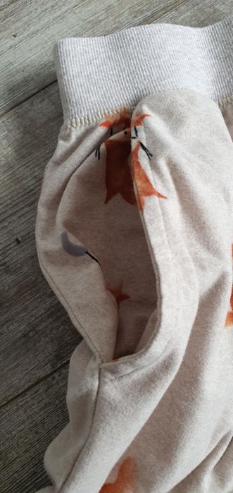 Piżama marki Next (bluza + spodnie).