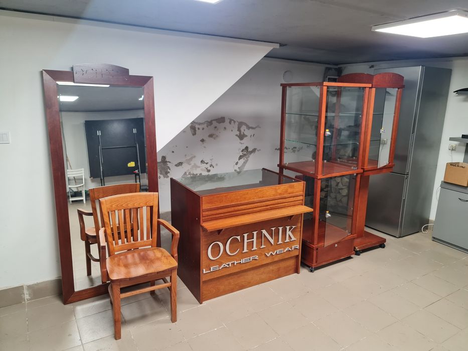 Продам меблі в магазин (стелажі,стіл,дзеркало,крісло) все як на фото