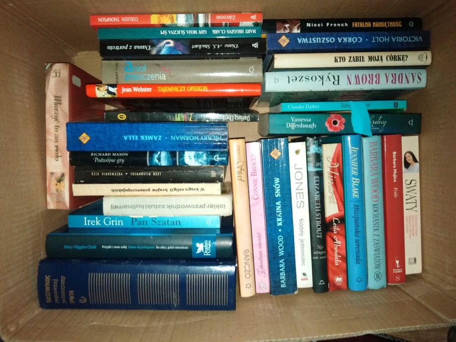 Książki sprzedam 800 sztuk