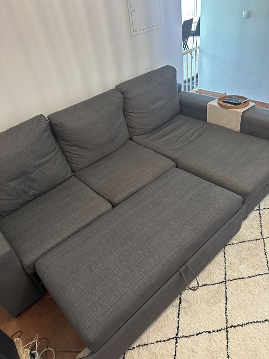 Sofa com chaise longue  ( cama e arrumação)
