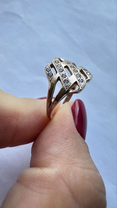 Кольцо золотое 585, р.17 вес 2,42 грамма каблучка