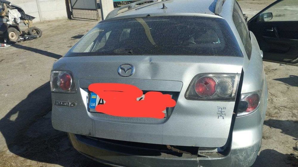 Двері мазда 6  універсал  2005 року