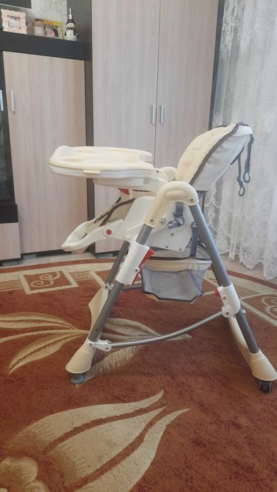 Крісло - столик для годування Caretero Bistro