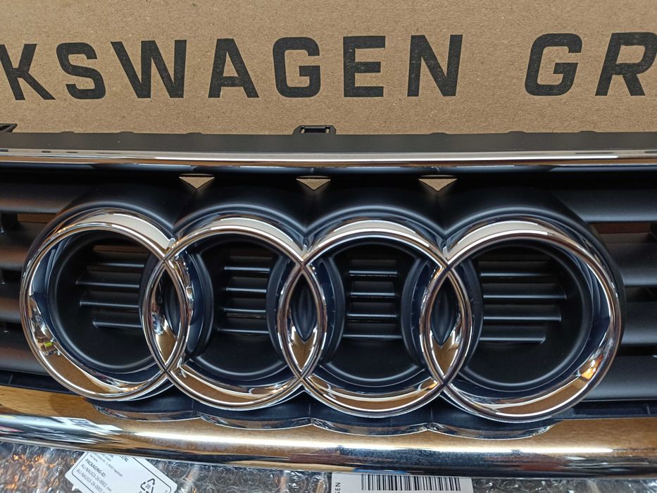 Grelha Audi A3 8L para-choques NOVA e ORIGINAL