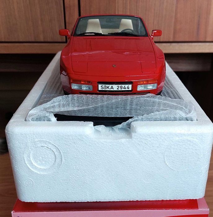 Porsche 944 S2 Cabriolet 1989 Escala 1:18 GT Spirit