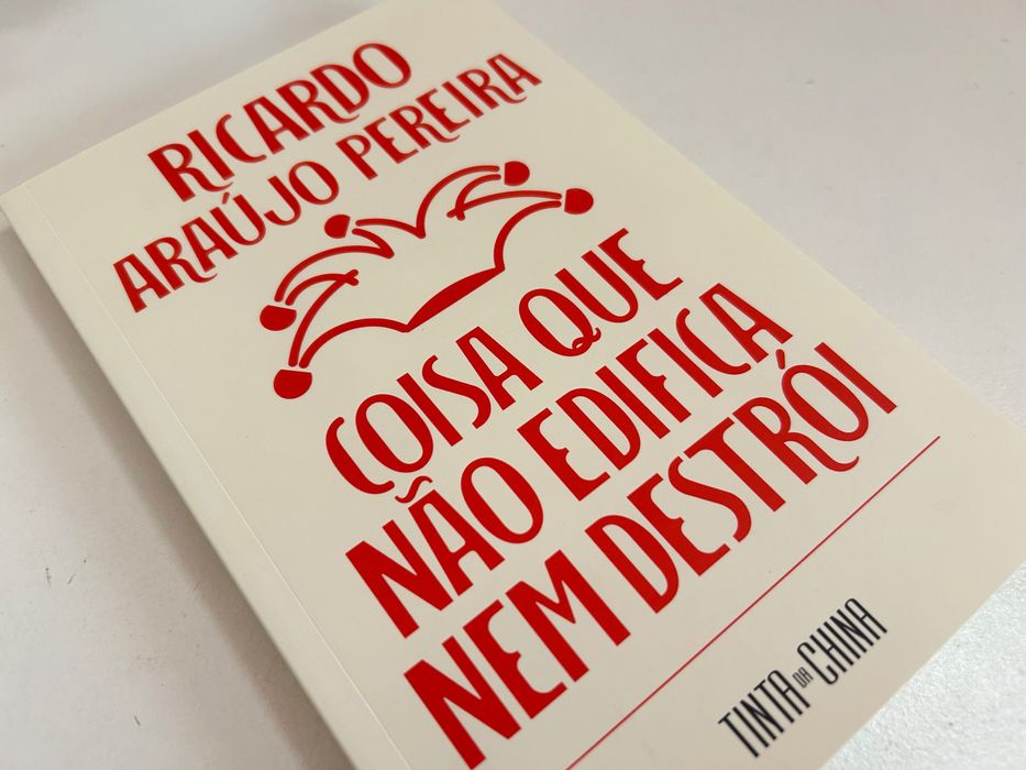 "Coisa que não edifica nem destrói" de Ricardo Araújo Pereira