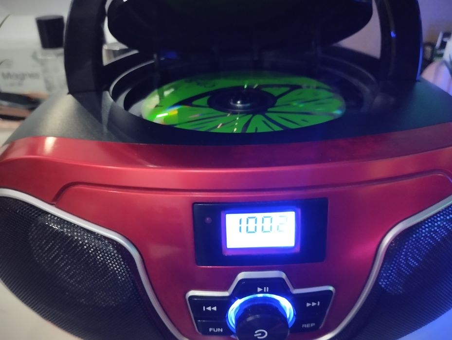 Magnetofon Stereo CD  Radio USB  MP3 AUX