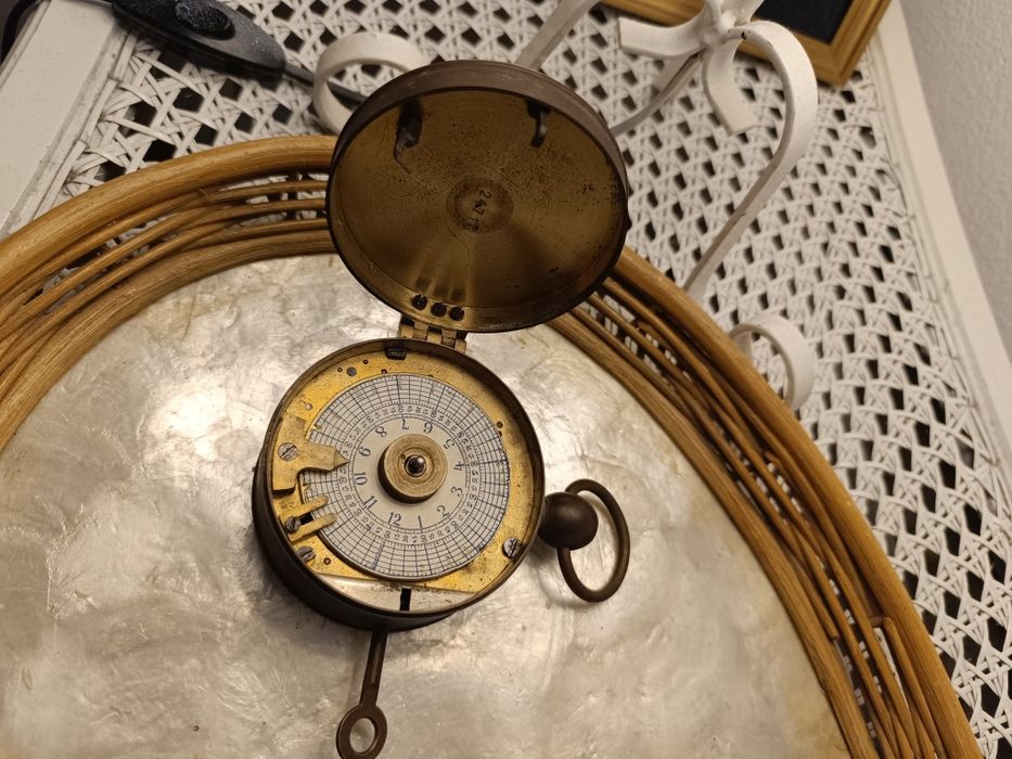 Relógio de ponto antigo