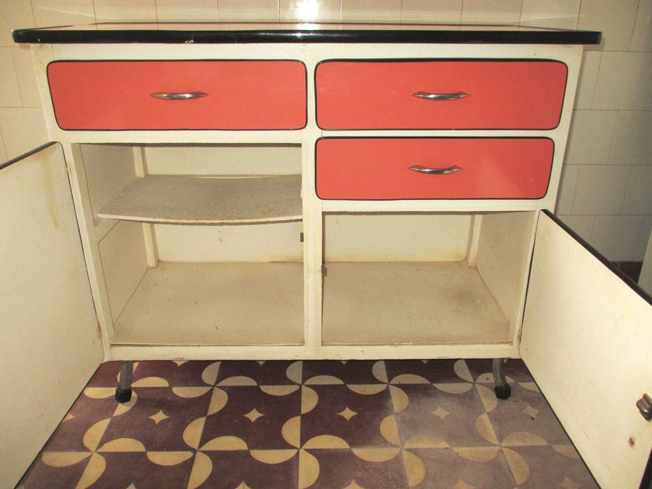 Móvel de Cozinha Vintage Anos 60/70 em Fórmica Laranja