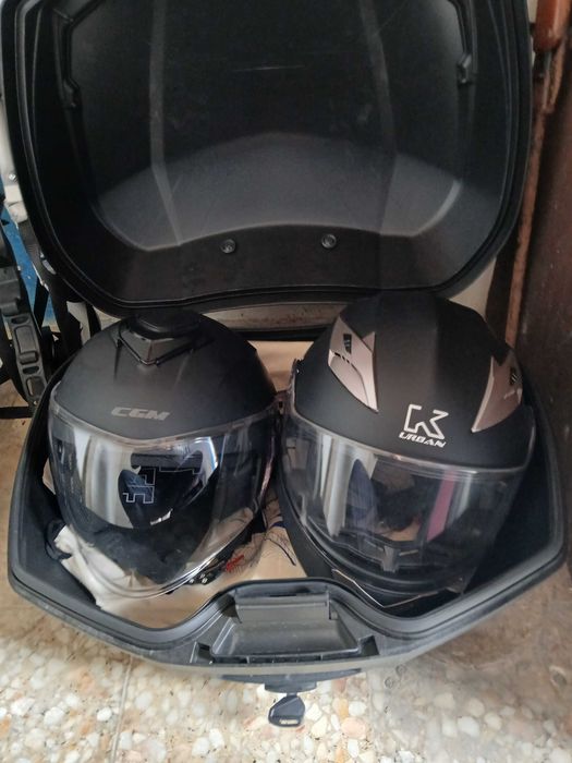 Top case com capacetes