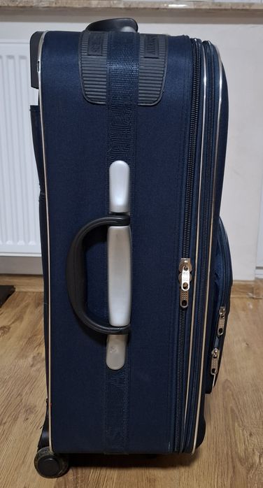 Walizka podróżna na kółkach – granatowa, lekka, duża  60×40×20 cm
