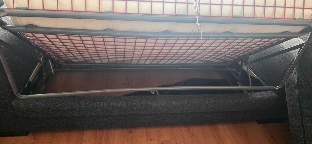 Sofá cama com colchão e sobrecolchão