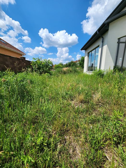 Косіння трави, газону, бур'яну.