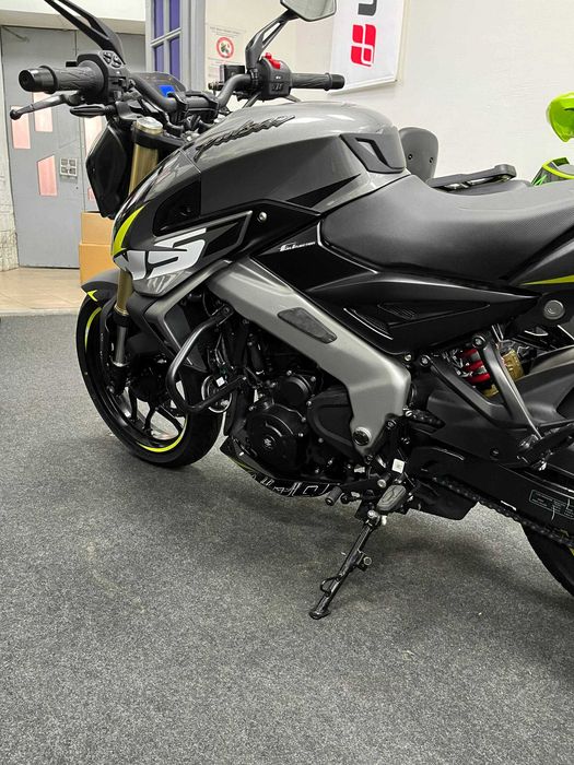 Мотоцикл Bajaj Pulsar NS 400