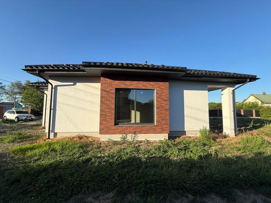 Красивий якісний будинок з великою земельною ділянкою