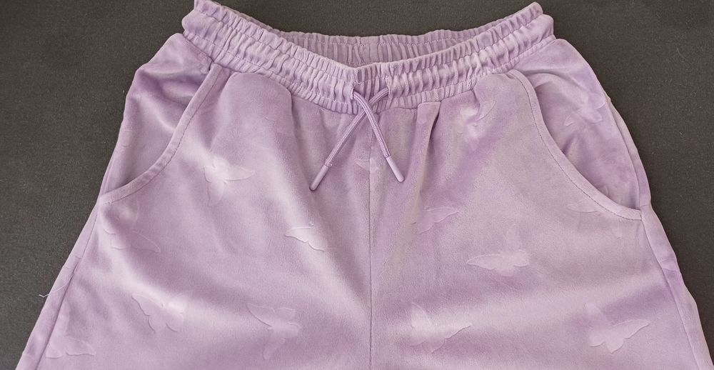 WYPRZEDAŻ Aksamitny dres dziewczęcy 158 cm