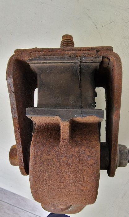 Wspornik / poduszka silnika Ford Ranger 2.2 diesel 2015