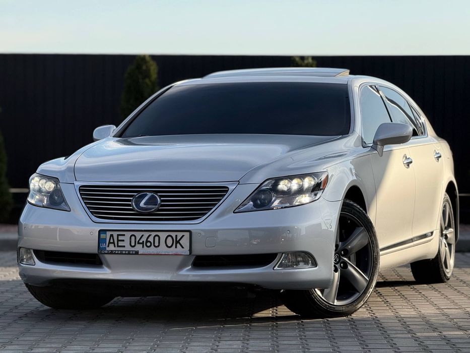 Lexus LS 600 Ottoman