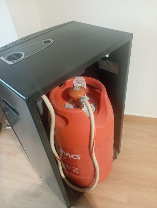 Aquecedor a gás em estado novo com botija.
