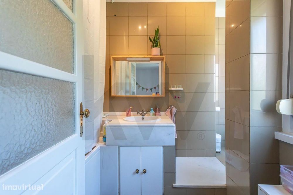Apartamento T3 com sótão e terraço de utilização exclusiva - Av. de Ma