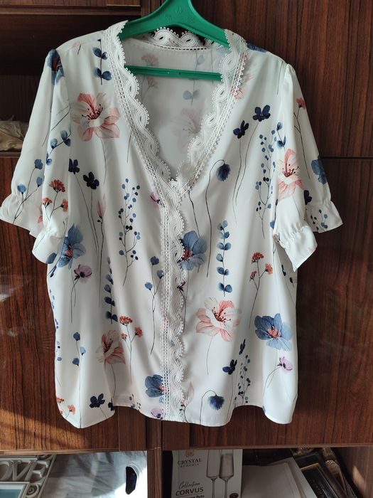 Блуза з мереживом