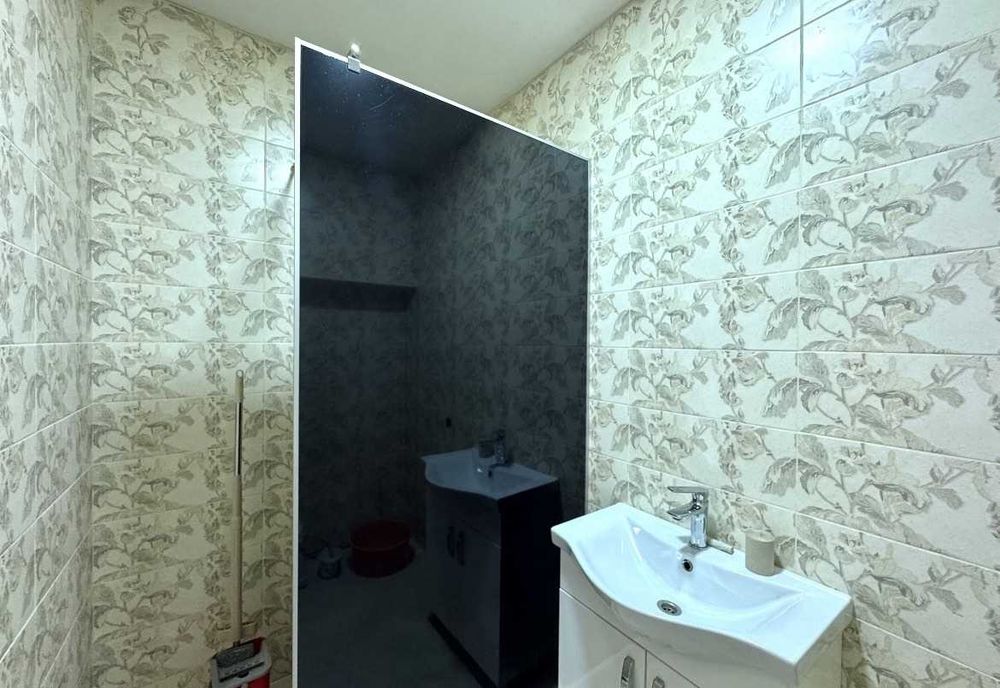 продаж 2 кімн сталінки Садова 2 поверх ремонт,гараж,закритий двір