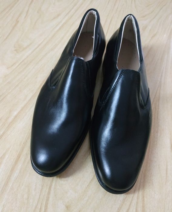 Продам нові шкіряні чоловічі туфлі,з ортопедичною устілкою