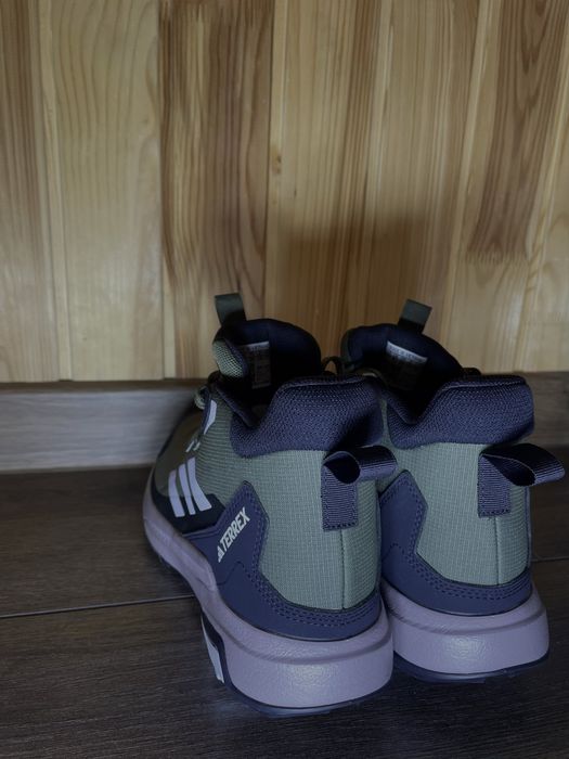 Нові жіночі оригінальні напів кросівки Adidas Terrex Anylander Mid Rain.Rdy Olive Strata/Silver Dawn/Amber(розмір 38)