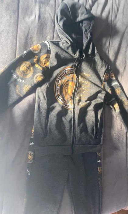 Vendo fato de treino novo