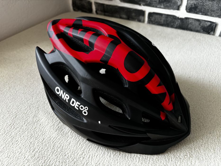 Шлем велосипедный.