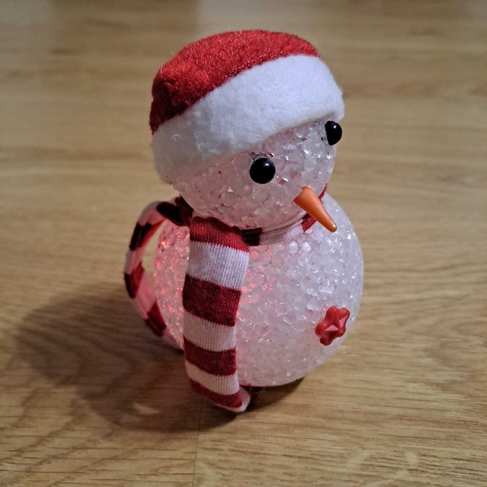 Bałwanek Led akrylowy święcący w różnych kolorach