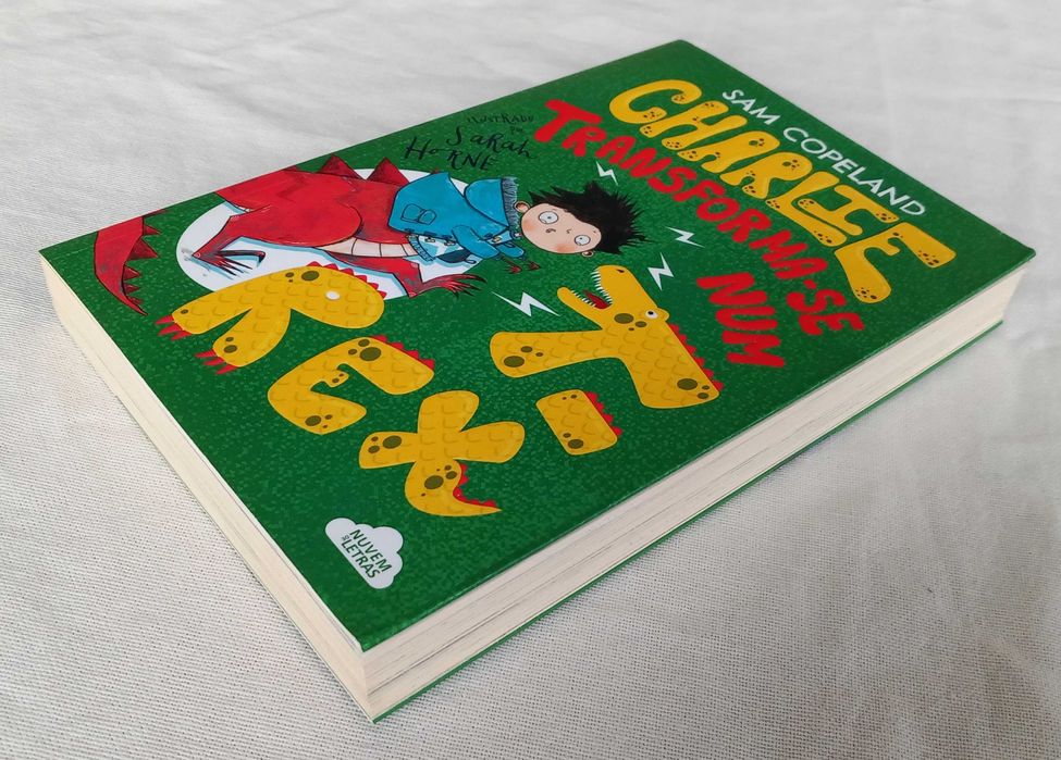 Livros Charlie Transforma-se num T-Rex e numa Galinha [Preço dos dois]