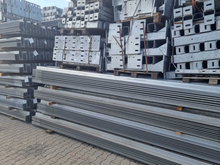 Słupy konstrukcja stalowa marki blacha stal użytkowa profile rury